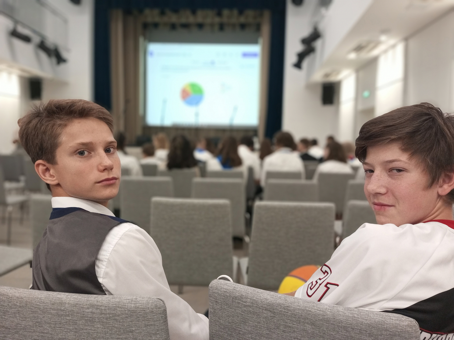 В День учителя в Новой Черноголовской школе ученики заняли место педагогов